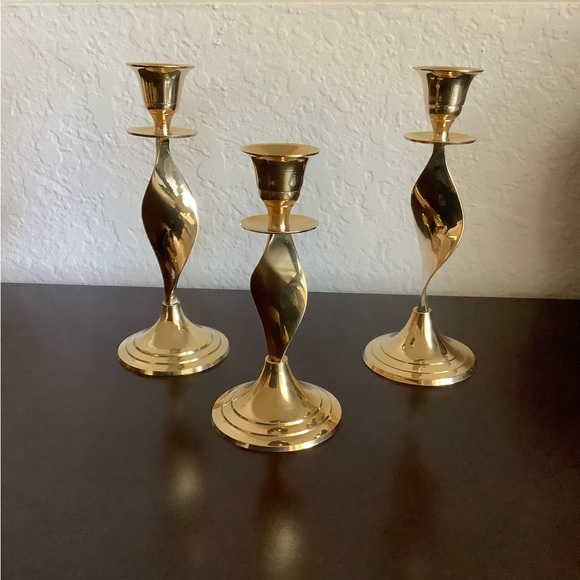 VINTAGE SET OF 3 BRASS CANDLESTICK HOLDERS - GOLD - Picture 7 of 7